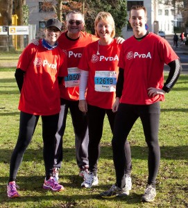 De 'Rode Lopers' Midwintermarathon Apeldoorn 2 februari 2014. Ilse de Graaf, Chris Schouten, Marga Jonkman en Tom Brands. Niet op de foto: Fokko Spoelstra. Foto gemaakt door Ties Stam. 